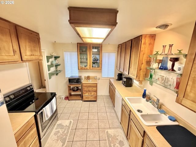 1205 Oregon St, Port Orford, OR 97465