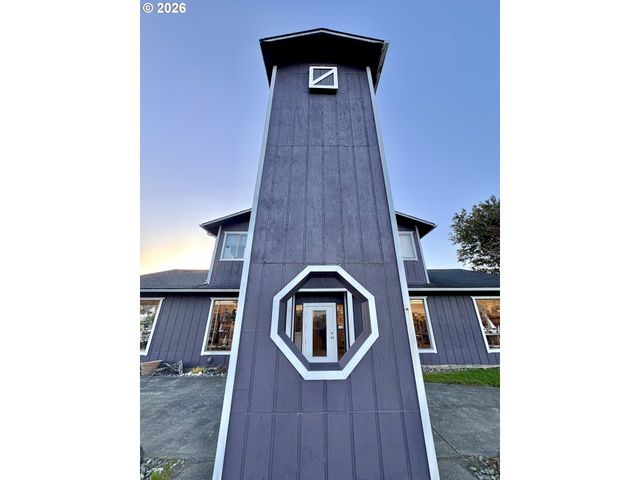 1205 Oregon St, Port Orford, OR 97465