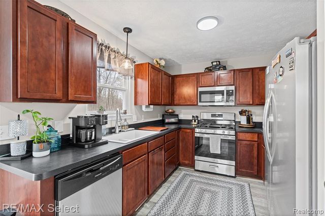 185 Laura Lane, Linden, MI 48451