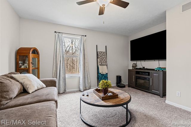 185 Laura Lane, Linden, MI 48451