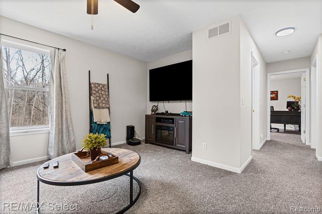 185 Laura Lane, Linden, MI 48451