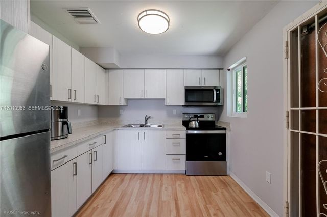 3278 Thomas Ave, Miami, FL 33133