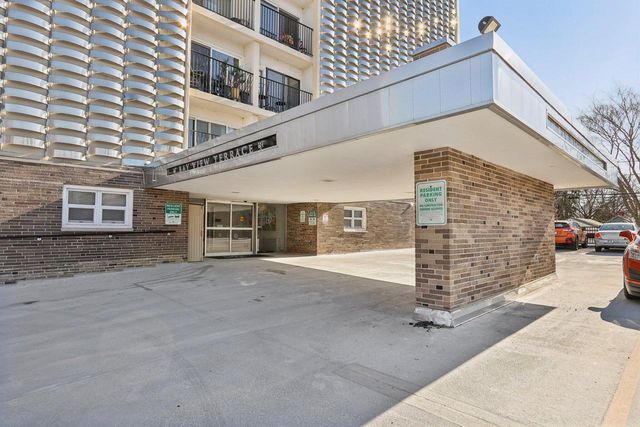 2525 S Shore DRIVE #5B, Milwaukee, WI 53207