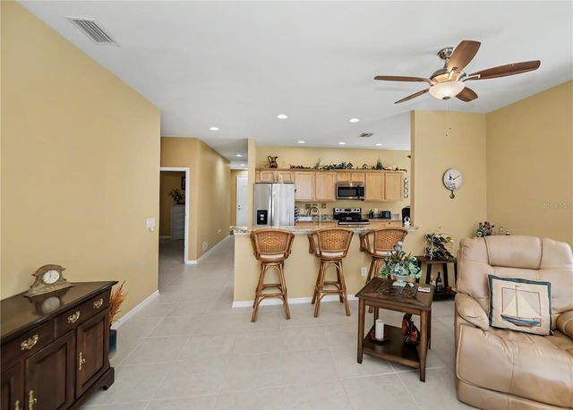 25545 HERITAGE LAKE BOULEVARD 21, Punta Gorda, FL 33983