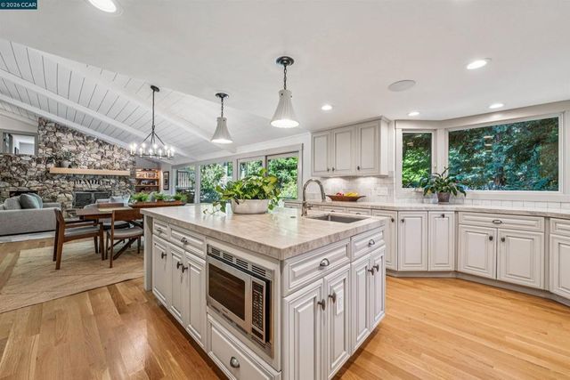 39 Comistas Ct, Walnut Creek, CA 94598