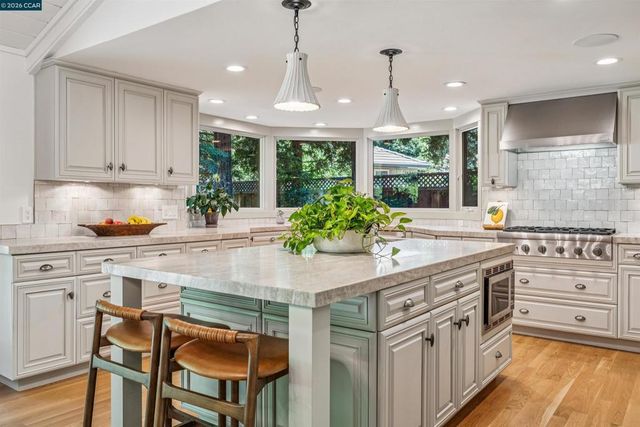39 Comistas Ct, Walnut Creek, CA 94598
