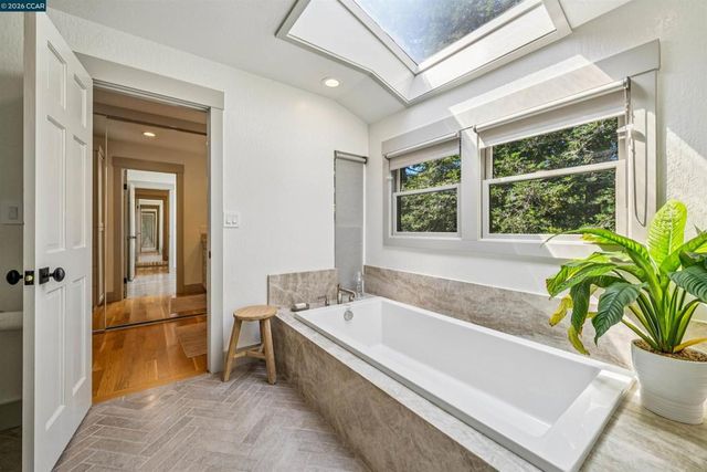 39 Comistas Ct, Walnut Creek, CA 94598