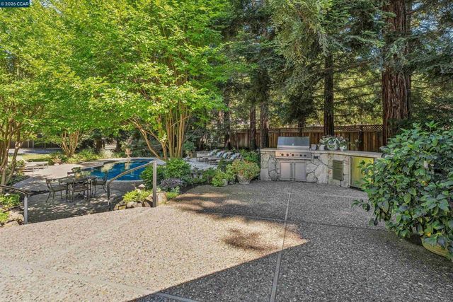 39 Comistas Ct, Walnut Creek, CA 94598
