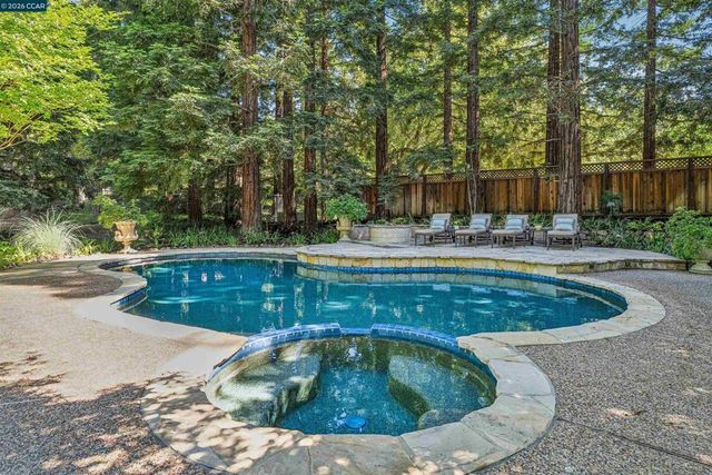 39 Comistas Ct, Walnut Creek, CA 94598
