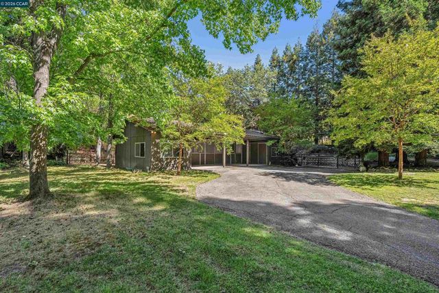 39 Comistas Ct, Walnut Creek, CA 94598