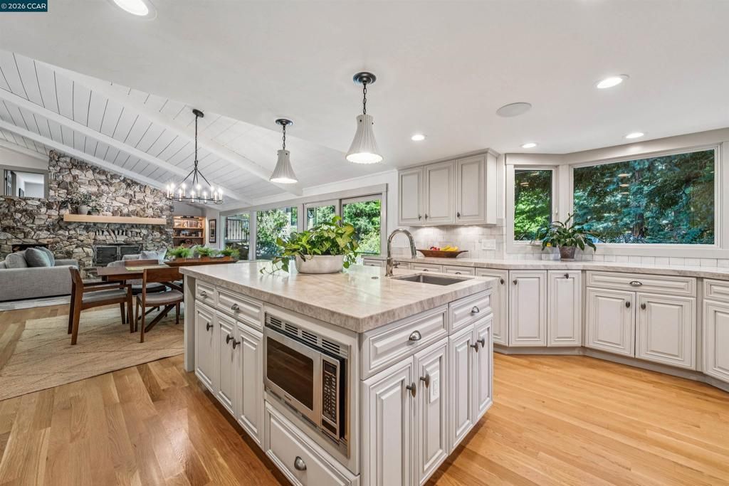 Image 10 of property listing at 39 Comistas Ct, Walnut Creek, CA 94598