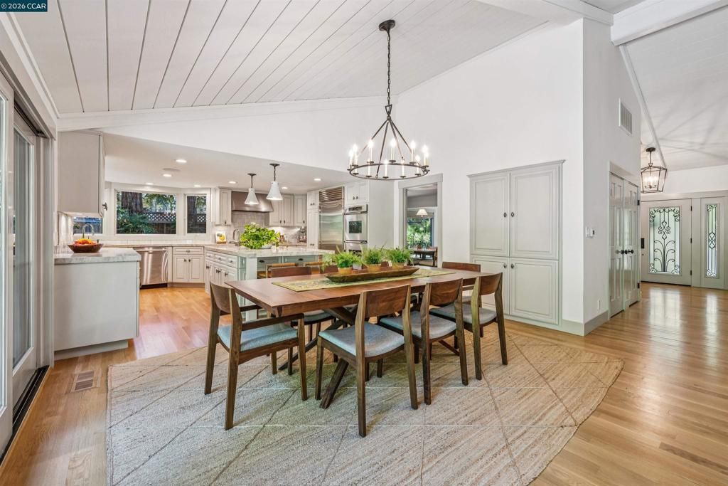 Image 14 of property listing at 39 Comistas Ct, Walnut Creek, CA 94598