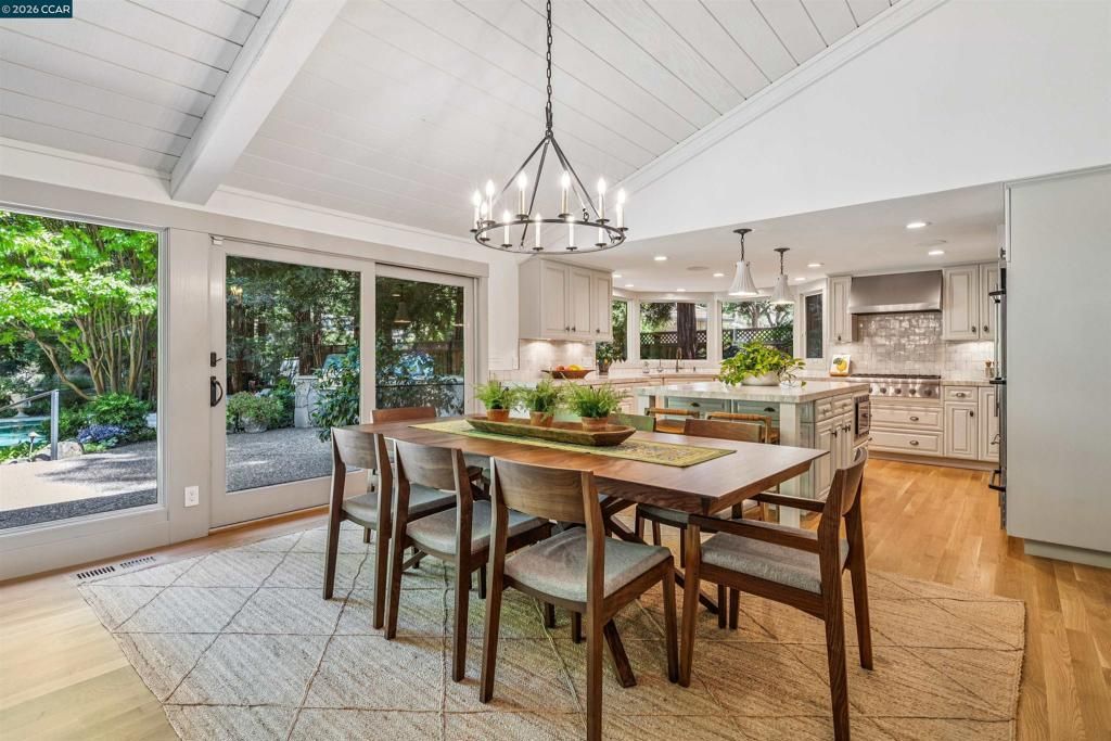 Image 15 of property listing at 39 Comistas Ct, Walnut Creek, CA 94598