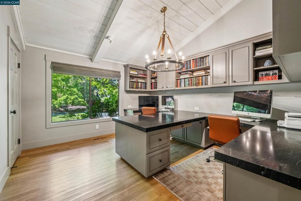 Image 22 of property listing at 39 Comistas Ct, Walnut Creek, CA 94598