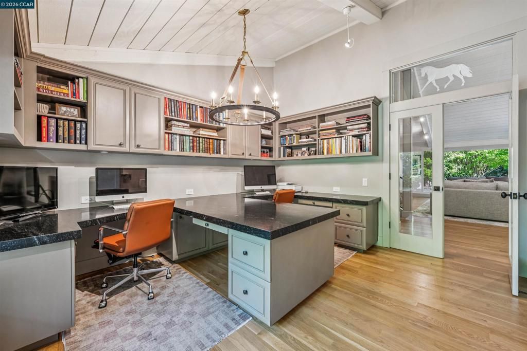 Image 23 of property listing at 39 Comistas Ct, Walnut Creek, CA 94598
