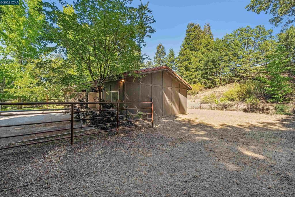 Image 66 of property listing at 39 Comistas Ct, Walnut Creek, CA 94598