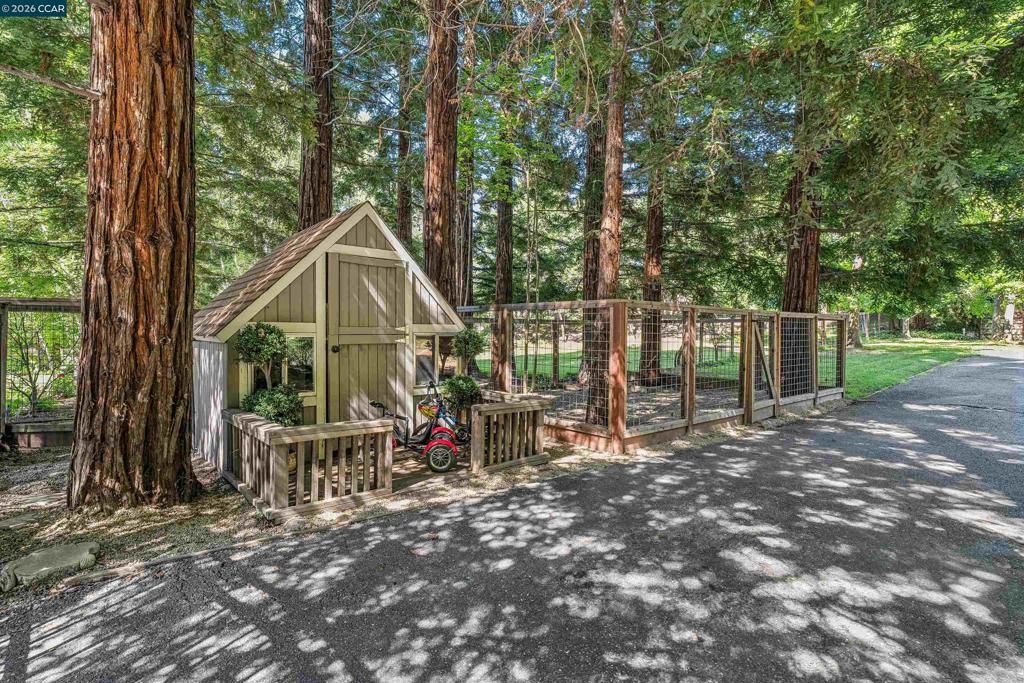 Image 70 of property listing at 39 Comistas Ct, Walnut Creek, CA 94598