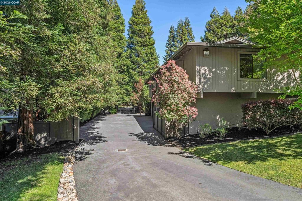 Image 72 of property listing at 39 Comistas Ct, Walnut Creek, CA 94598