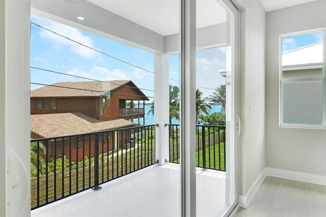 1023 NE Orange Avenue, Jensen Beach, FL 34957