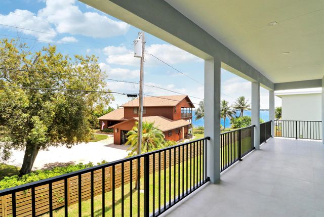 1023 NE Orange Avenue, Jensen Beach, FL 34957