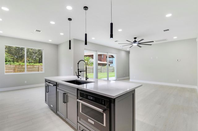 1023 NE Orange Avenue, Jensen Beach, FL 34957