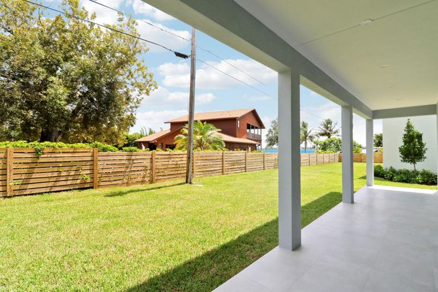 1023 NE Orange Avenue, Jensen Beach, FL 34957