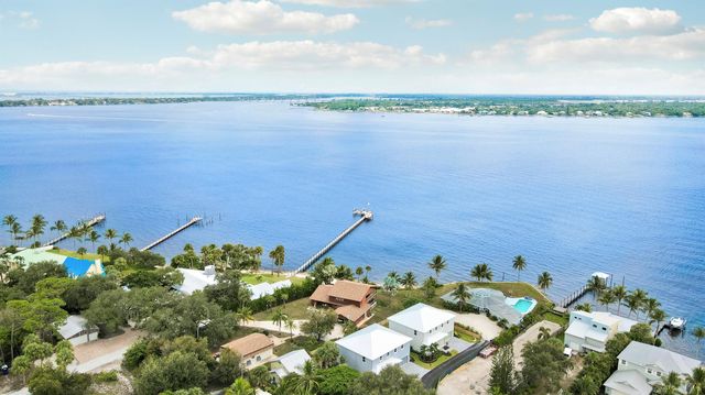 1023 NE Orange Avenue, Jensen Beach, FL 34957