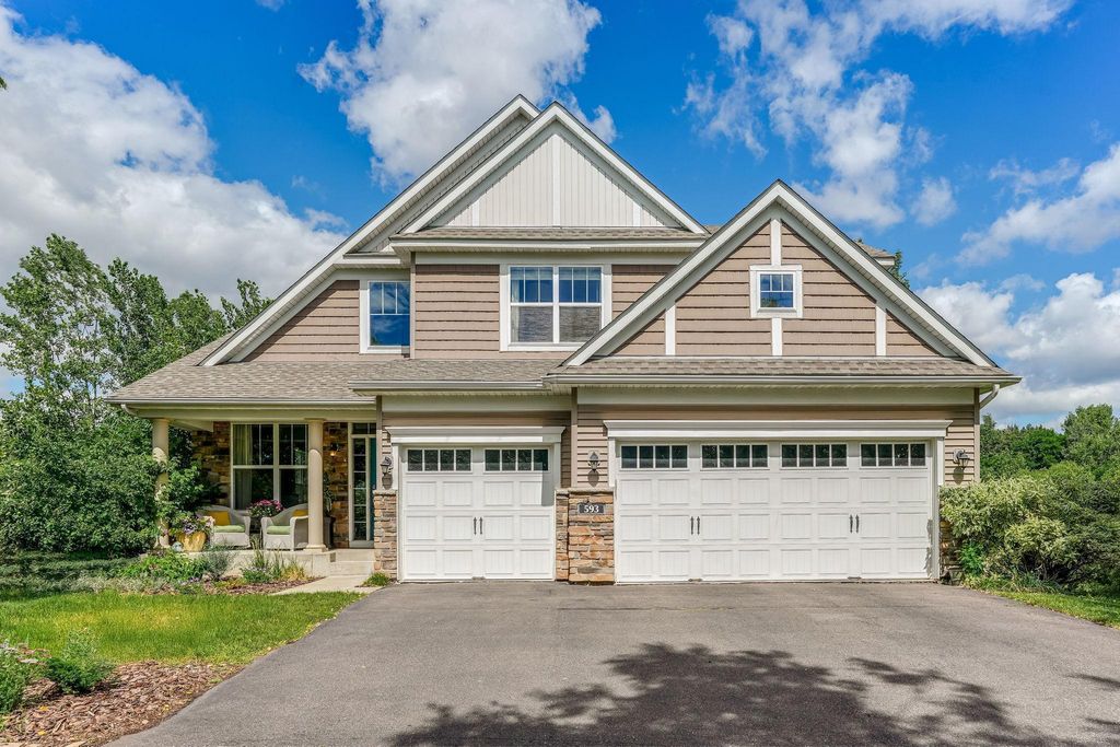 593 Eastgate Parkway, Mahtomedi, MN 55115