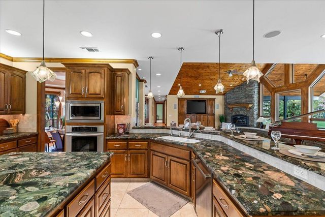 25926 Austin Rd, Ripon, CA 95366