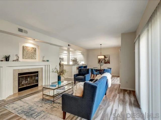 8641 Via Mallorca F, La Jolla, CA 92037