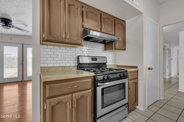 944 MALLETT Street, El Paso, TX 79907