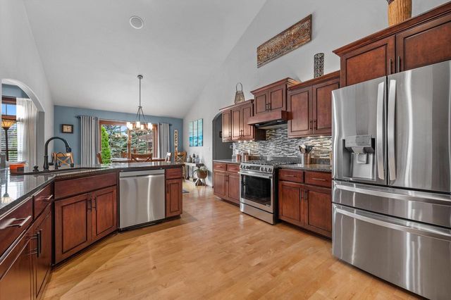 781 Autumn Ridge LANE, Hartford, WI 53027