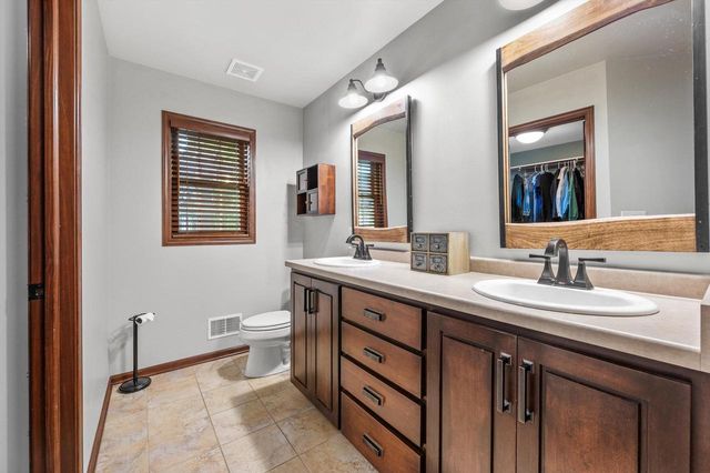 781 Autumn Ridge LANE, Hartford, WI 53027