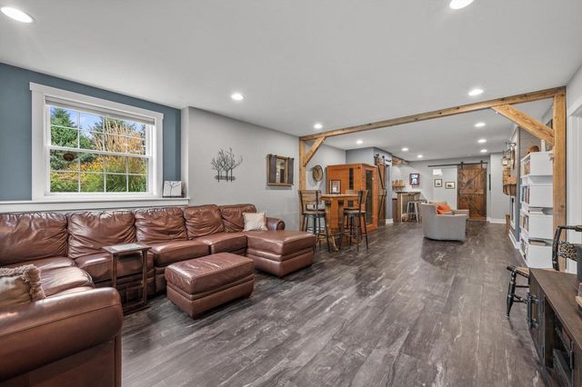781 Autumn Ridge LANE, Hartford, WI 53027