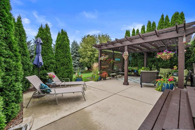 781 Autumn Ridge LANE, Hartford, WI 53027
