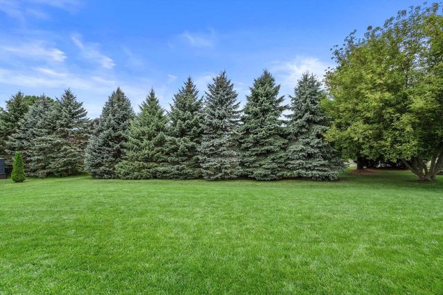781 Autumn Ridge LANE, Hartford, WI 53027