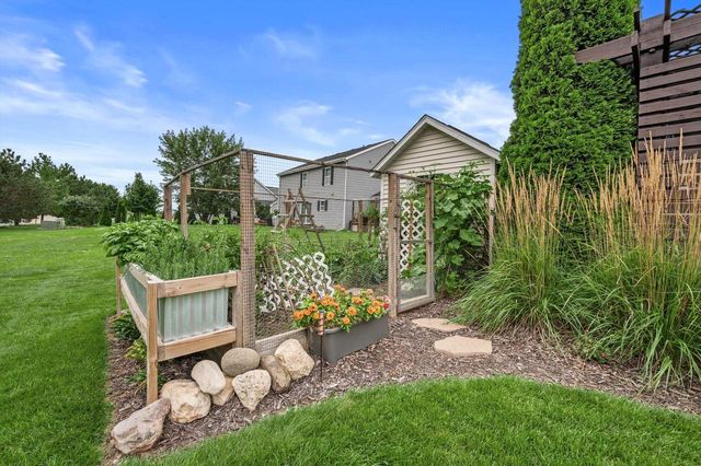 781 Autumn Ridge LANE, Hartford, WI 53027
