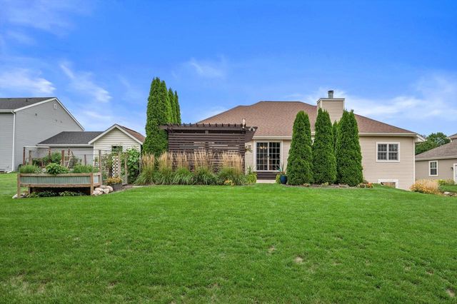 781 Autumn Ridge LANE, Hartford, WI 53027
