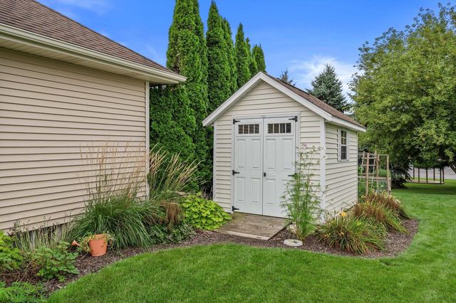 781 Autumn Ridge LANE, Hartford, WI 53027
