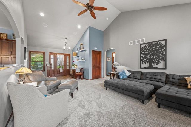 781 Autumn Ridge LANE, Hartford, WI 53027