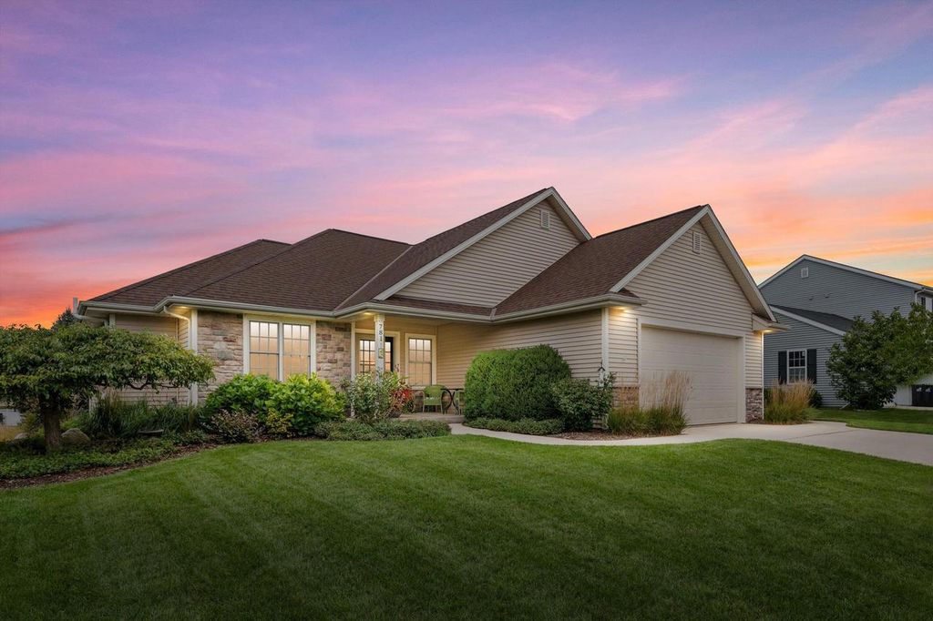 781 Autumn Ridge LANE, Hartford, WI 53027