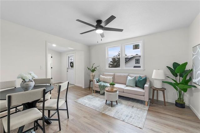 309 E 2nd Street, Bonner Springs, KS 66012