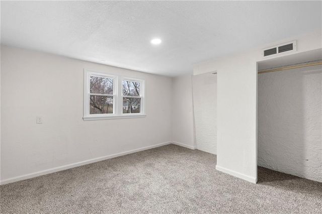 309 E 2nd Street, Bonner Springs, KS 66012