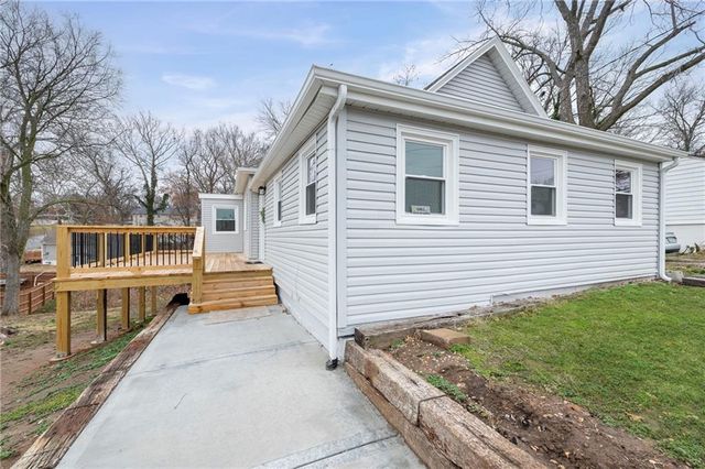 309 E 2nd Street, Bonner Springs, KS 66012