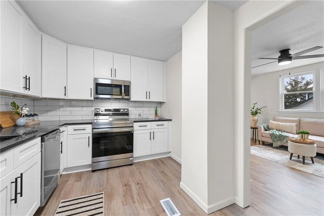 309 E 2nd Street, Bonner Springs, KS 66012