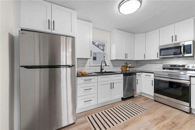 309 E 2nd Street, Bonner Springs, KS 66012