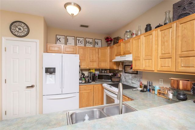 6212 MOOREFIELD LANE, Zephyrhills, FL 33542
