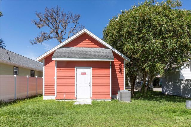 6212 MOOREFIELD LANE, Zephyrhills, FL 33542
