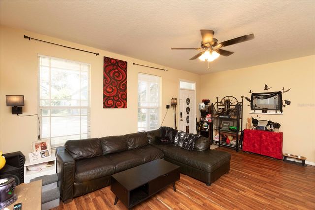 6212 MOOREFIELD LANE, Zephyrhills, FL 33542