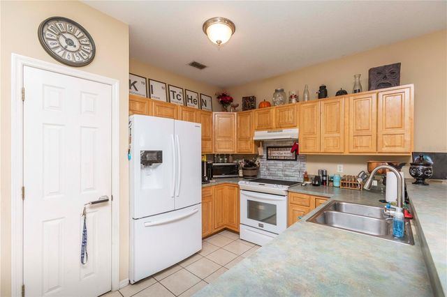 6212 MOOREFIELD LANE, Zephyrhills, FL 33542